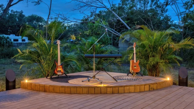 Spotted on HGTV, Coastal Source’s Bollard speakers and niche lighting were recently featured on an episode of 100 Day Dream Home, delivering high-performance audio and sleek outdoor lighting to a stunning entertaining stage installed by Integral Home Technology. We love seeing our products enhance real-world spaces – especially when it’s on national TV! 📺

@HGTV 
@hgtvdreamhomes 
@integralhometechnology